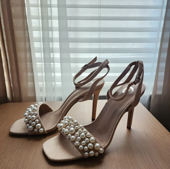 Journee Collection Tan Beige Microsuede Pearl Heel Sandals SZ 9.5 M - Picture 7 of 11